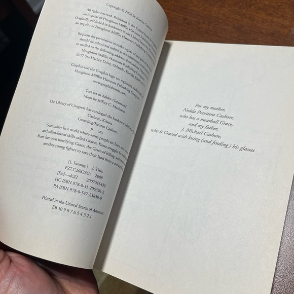 📖 Graceling by Kristin Cashore (paperback novel) - Picture 2 of 4